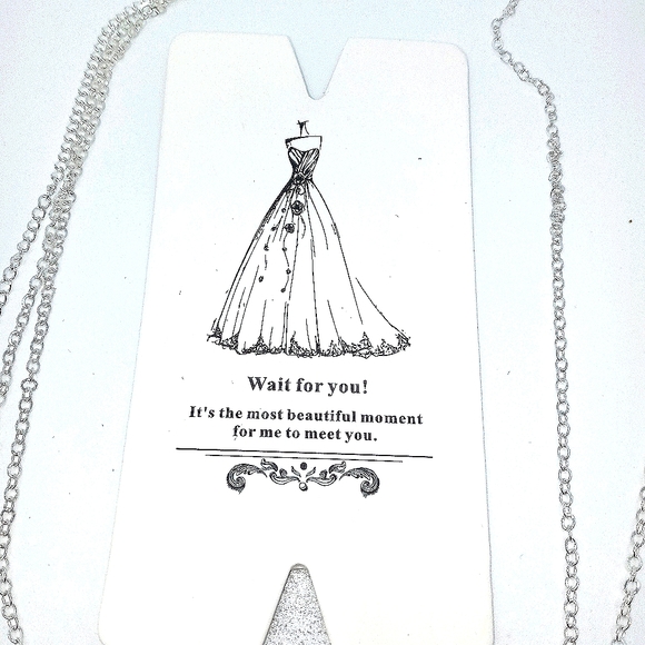 Women's new never worn necklace - Picture 2 of 2